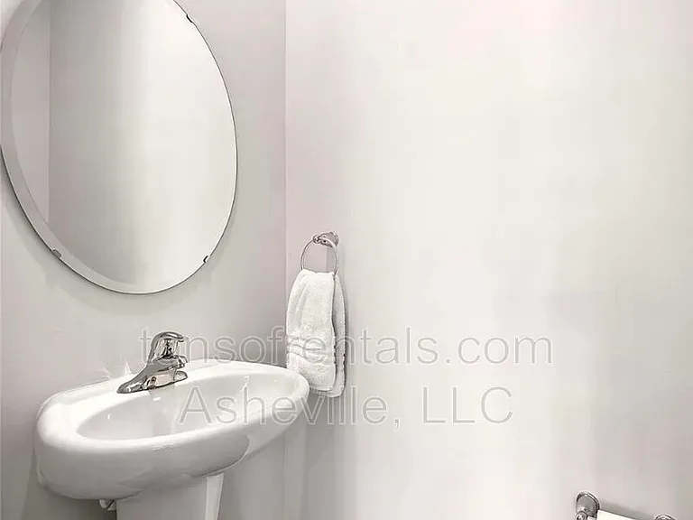 354 Tavernier Ln — Photo 14