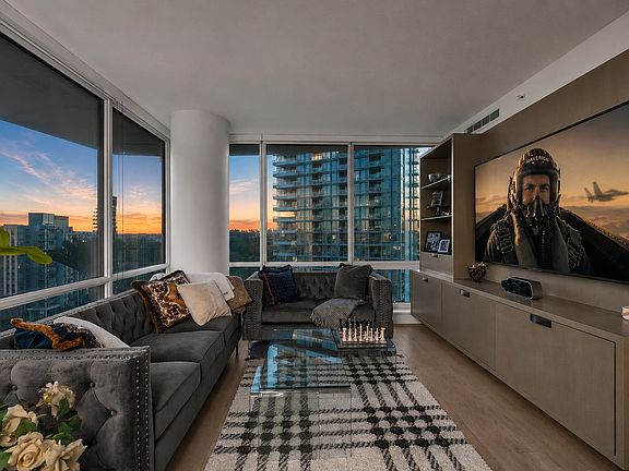 5th image of 1550 Fern St #1607