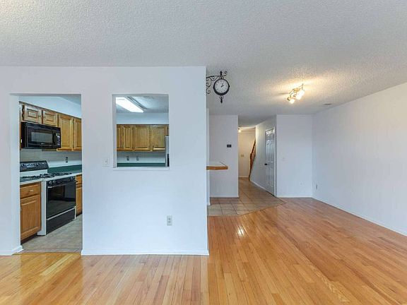 3rd image of 405 Aberdeen Ln