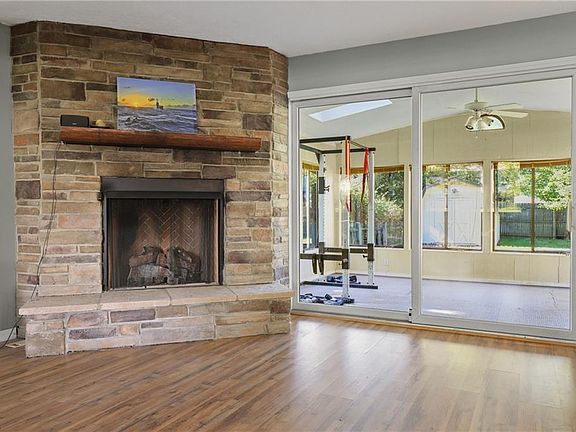 4th image of 112 Pinehurst Blvd