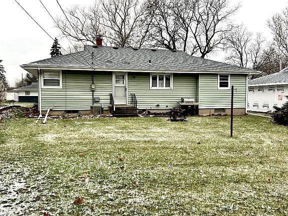 4th image of 810 Emerson Dr