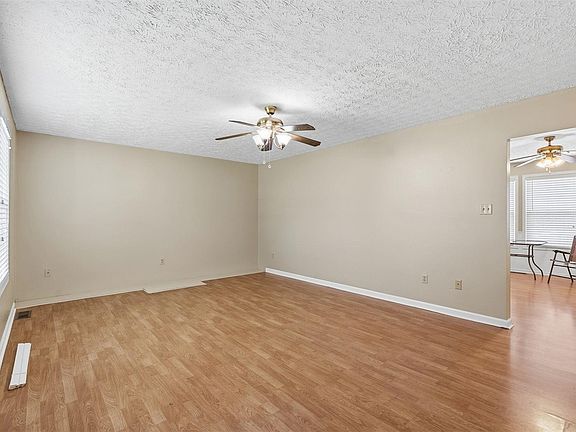 4th image of 231 Easton Cir