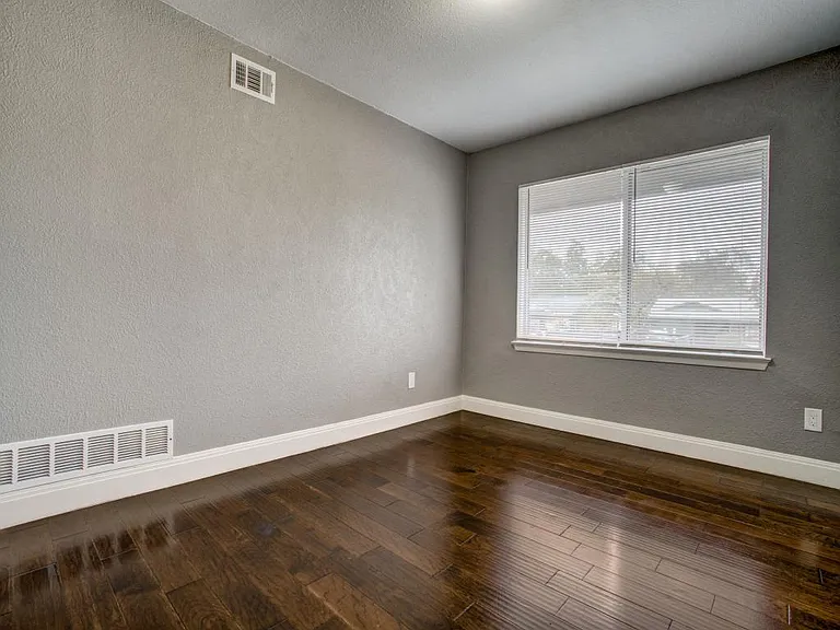 7027 Coleshire Dr — Photo 6