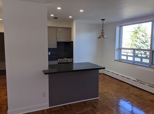 10 Elvaston Dr #206, Toronto, ON M4A1M9
