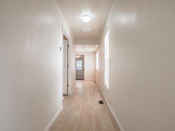 4th image of 443 Shire Dr