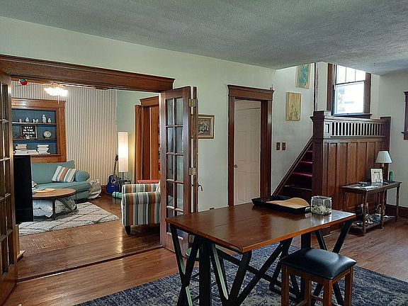 4th image of 860 Ardmore Ave