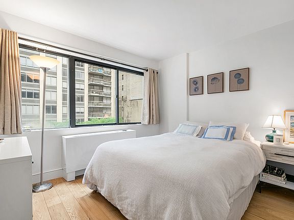 3rd image of 230 E 44th St APT 4K