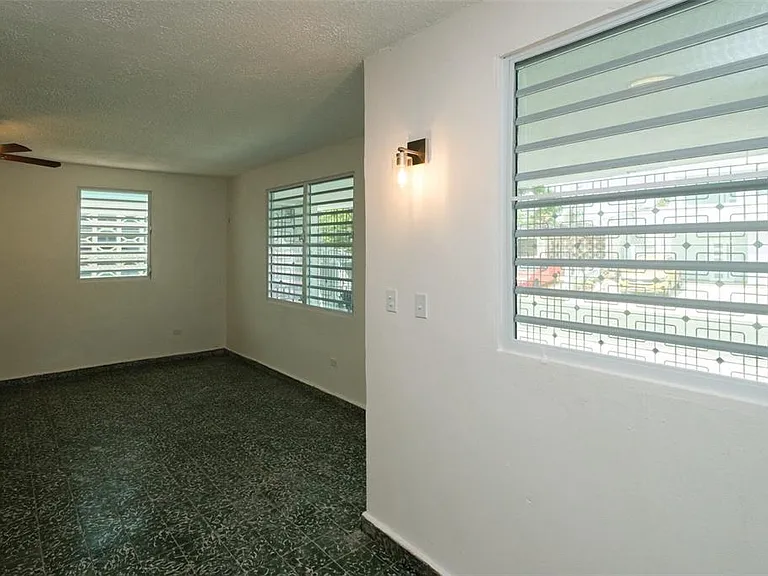 1041B Luis Cordova Chirino Ext — Photo 9