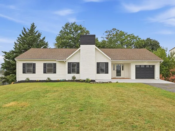 96 High St, Charles Town, WV 25414