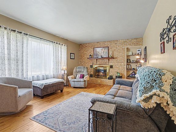 4th image of 80 Griffin Ct