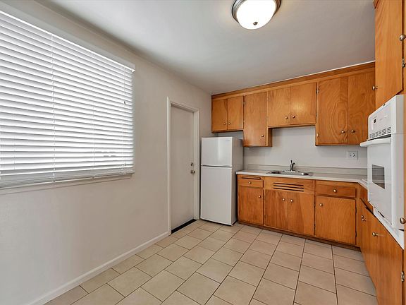 5th image of 1930 Taraval St #6