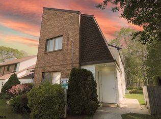 32 Country Birch Ln #B, Egg Harbor Township, NJ 08234