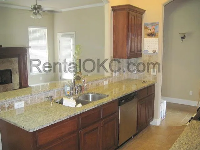 928 Ashwood Ln — Photo 6