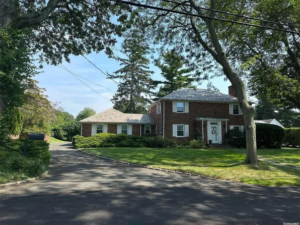81 Robbins Drive, East Williston, NY 11596