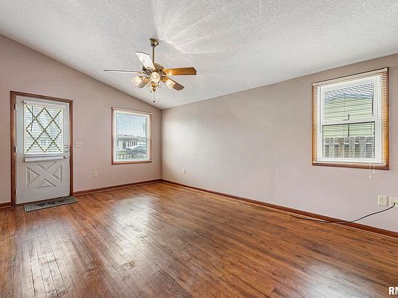 5th image of 16815 10th Ave N