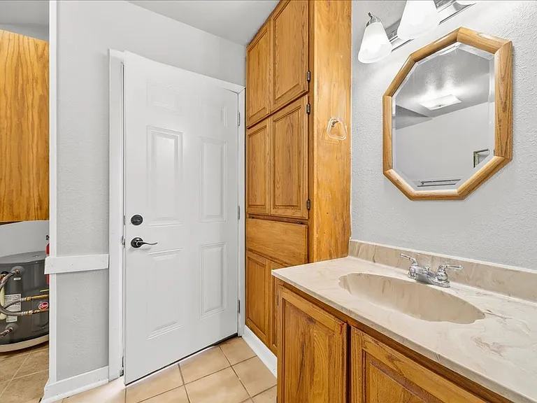 5025 Romford Dr — Photo 45