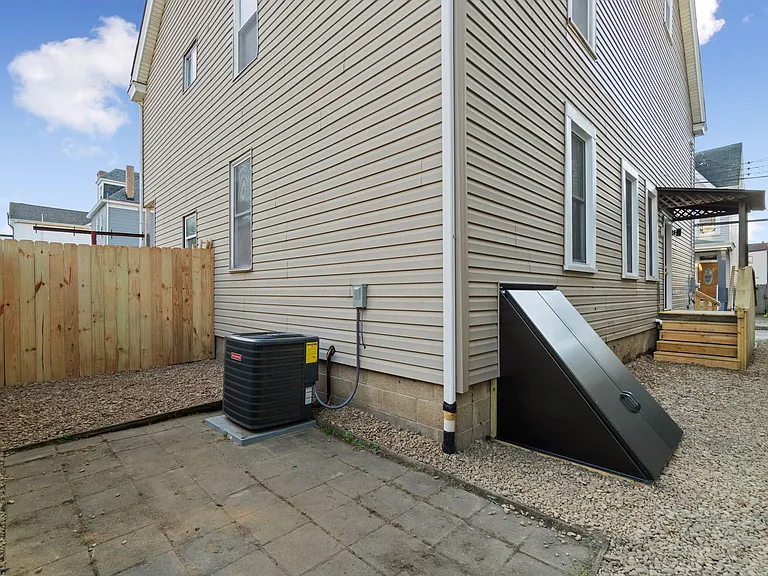 210 21st St — Photo 27