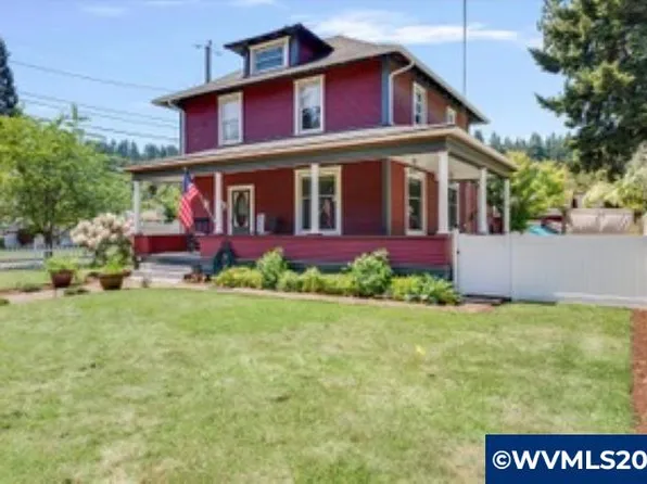 840 S Water St, Silverton, OR 97381