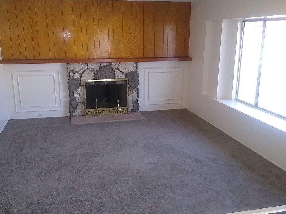 Main livingroom. New carpet