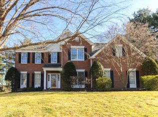 8 Dover Cir, Franklin, MA 02038