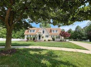 55 Ledgeview Ct, Maple Heights, OH 44137