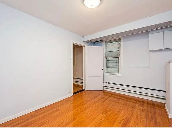 3rd image of 2548 Matthews Ave Floor 1