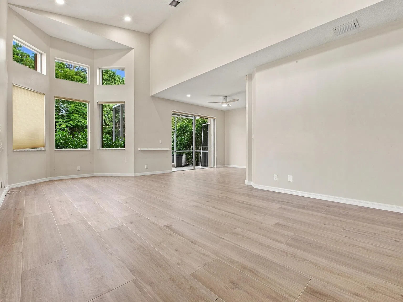 3 bed, 2.5 bath, 1623 sqft, $4,350 — Photo 4