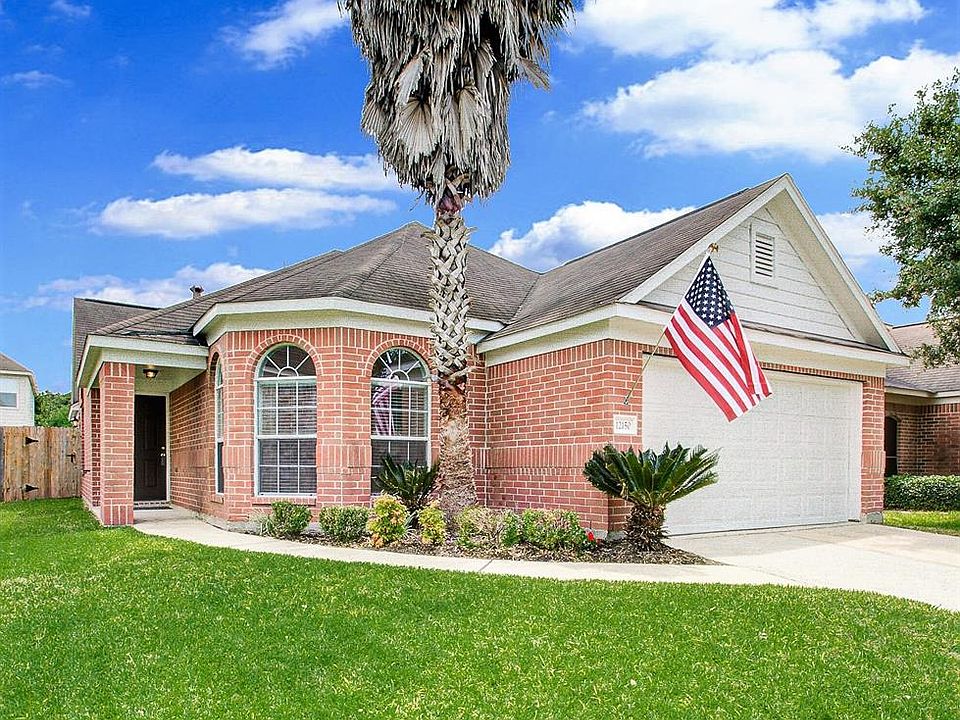 1st image of 12150 Carriage Oak Cir