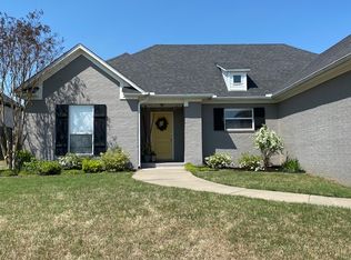 5400 Chateau Dr, Conway, AR 72034