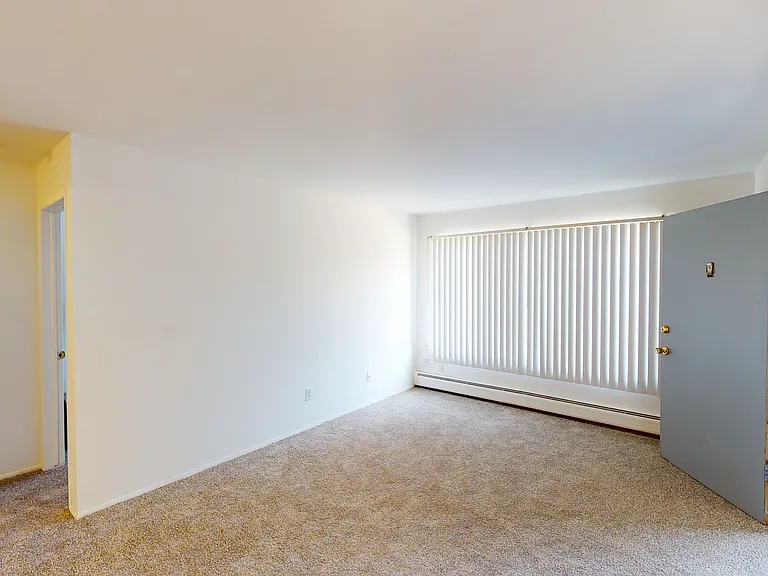 Outer Drive Manor Apartments — Photo 10