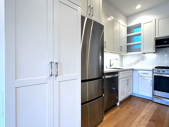 3rd image of 1439 Leavenworth St #4