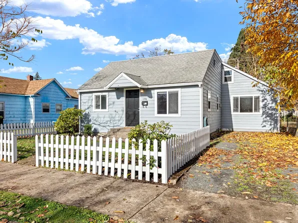 1356 D St, Springfield, OR 97477
