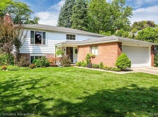 1041 Canterbury St, Northville, MI 48167