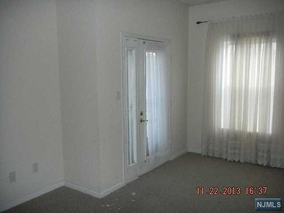 4th image of 524 Brittany Dr #524