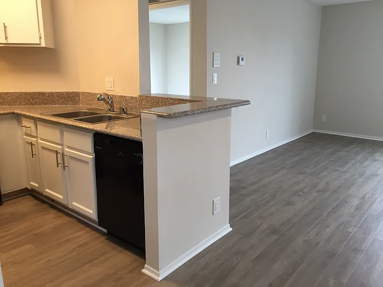 IMT 14227 Vanowen — Photo 21