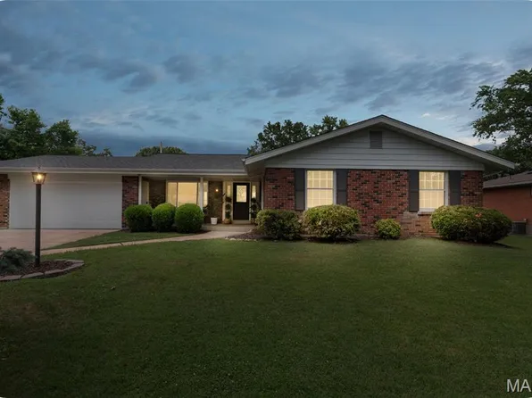 5809 Pebble Oak Dr, Saint Louis, MO 63128