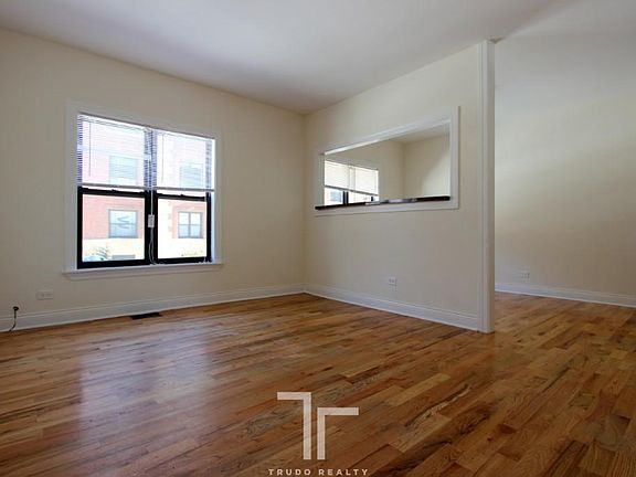 4th image of 815 W Waveland Ave