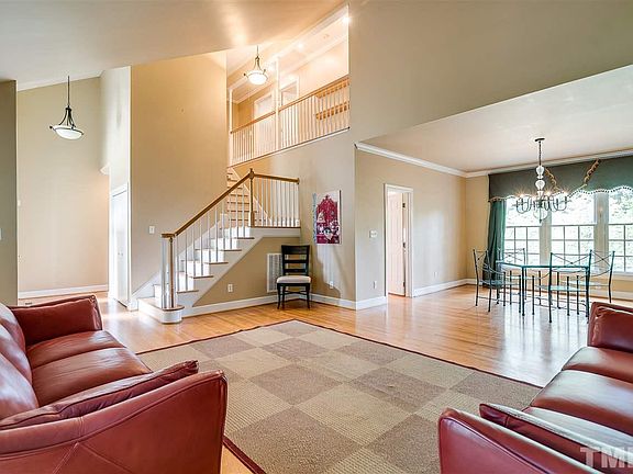 5th image of 110 Ashworth Dr