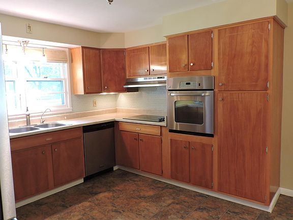 2nd image of 154 Brookside Ln