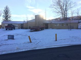 702 Mountain View Blvd, Rawlins, WY 82301