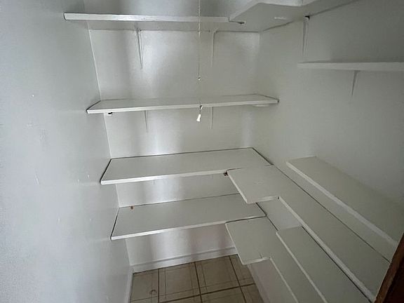5th image of 820 Hess Ave #1