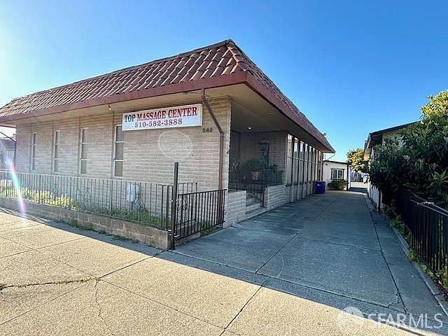 1st image of 542 A St