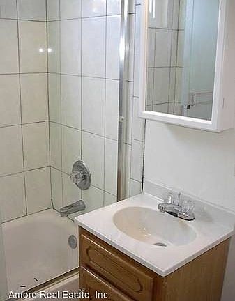 5th image of 1350 Golden Gate Ave APT 17