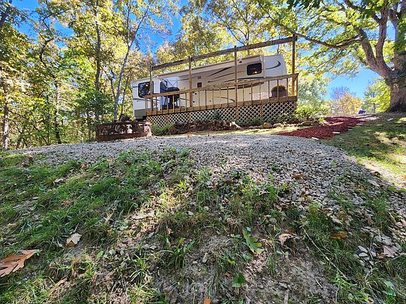 5th image of 17232 Hickory Ct