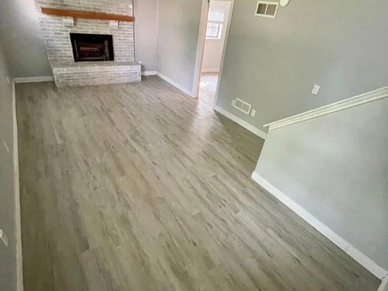 2313 Centennial Ct E — Photo 3