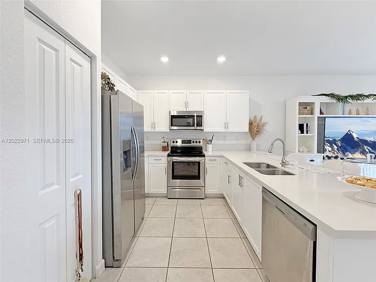 14813 SW 183rd Ter #14813 — Photo 14