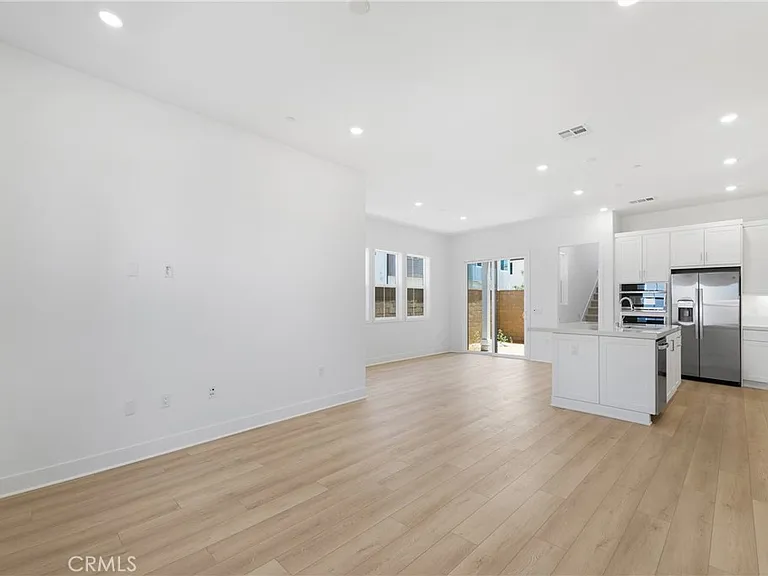 141 Dolores — Photo 26