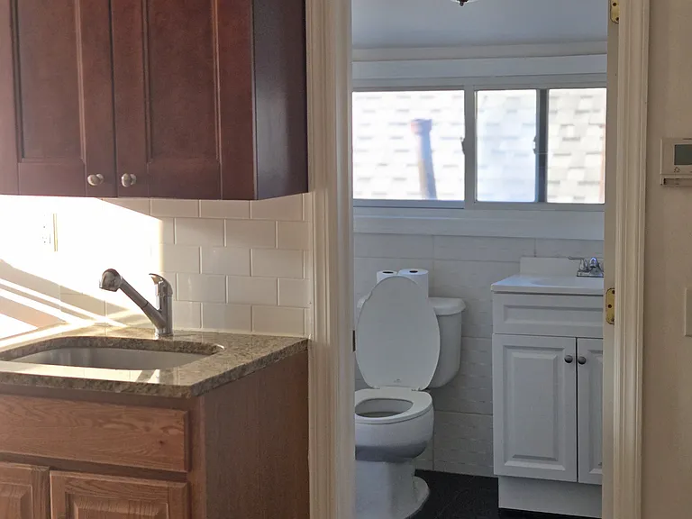 316 Summer Ave #2 — Photo 8