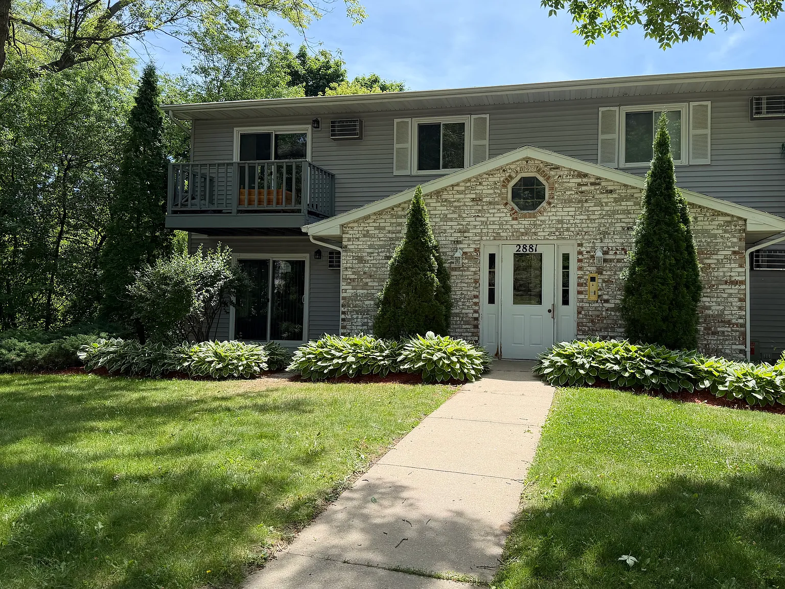 2 bed, 990 sqft, $1,795 — Photo 1