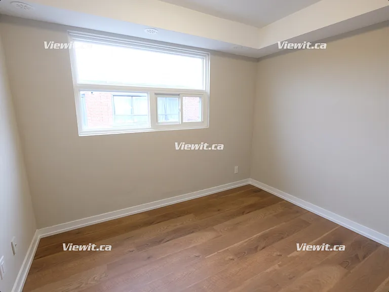 60 Wasdale Cres #10 — Photo 6